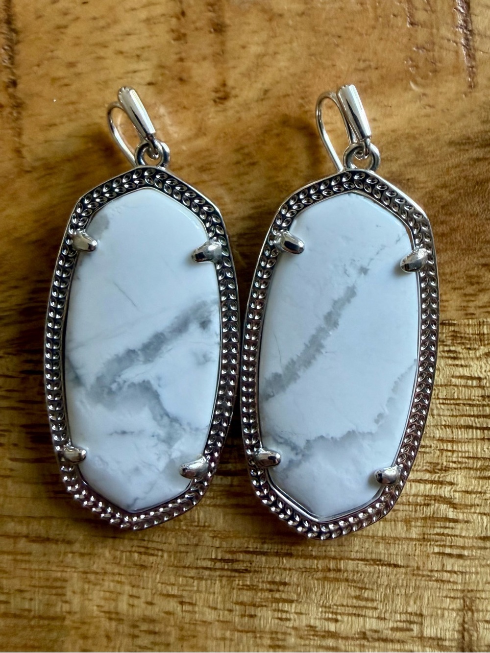 Kendra Scott White Howlite Elle Earrings in Silver Frame